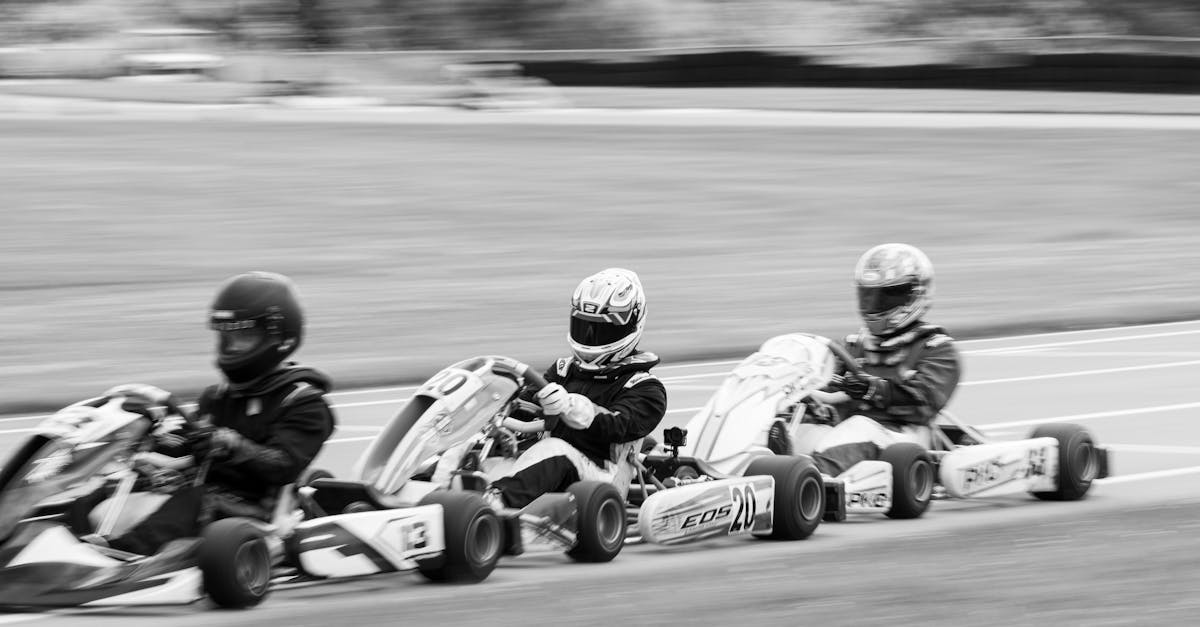 découvrez le karting, une activité palpitante qui combine vitesse,adrénaline et compétition. venez vous défier sur notre circuit adapté à tous les niveaux, que vous soyez débutant ou pilote expérimenté. amusez-vous en famille ou entre amis dans un cadre sécurisé et convivial.