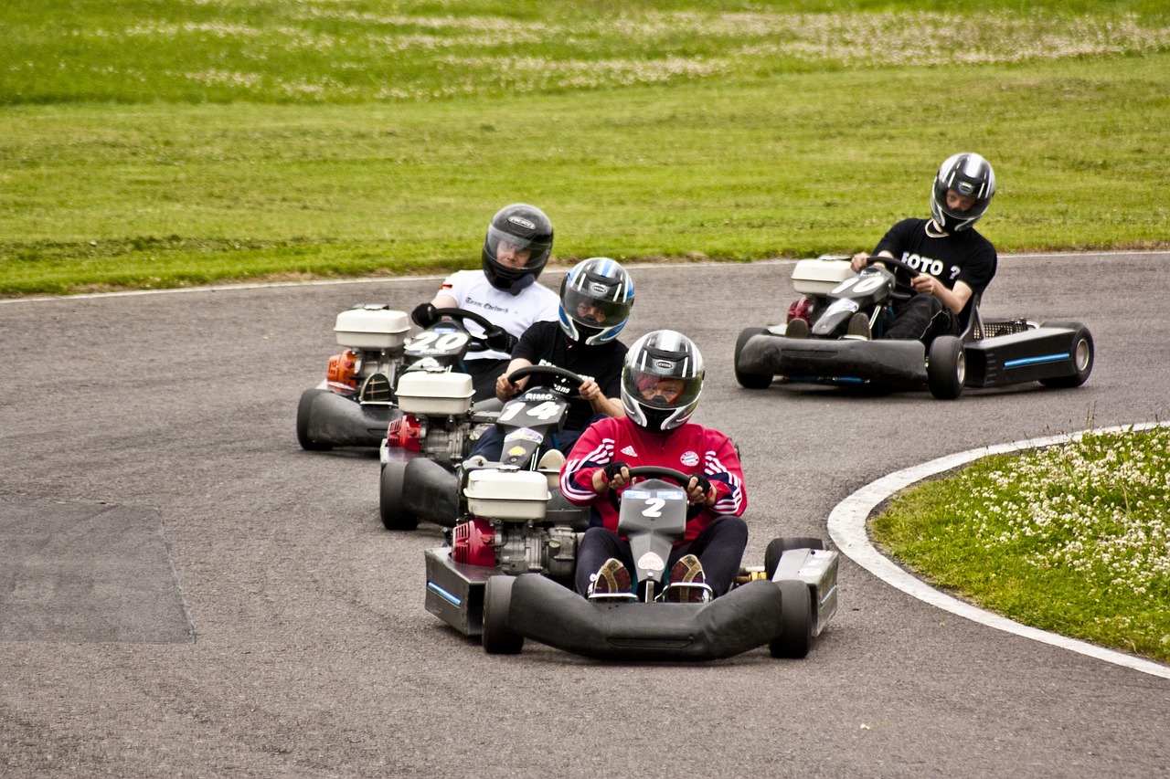 découvrez l'univers palpitant du karting ! que vous soyez novice ou pilote expérimenté, vivez des sensations fortes sur les pistes. intégrez des compétitions, améliorez vos compétences et partagez des moments inoubliables avec vos amis et votre famille.