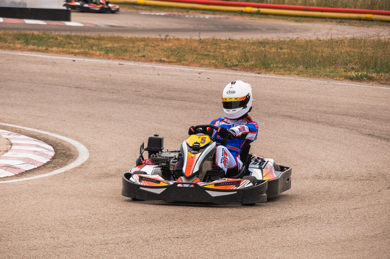 découvrez l'univers du karting, une activité passionnante alliant vitesse et adrénaline. que vous soyez débutant ou pilote aguerri, vivez des sensations fortes sur des circuits adaptés à tous. parfait pour des sorties entre amis, des anniversaires ou même des compétitions, le karting est une expérience incontournable pour les amateurs de sports motorisés.