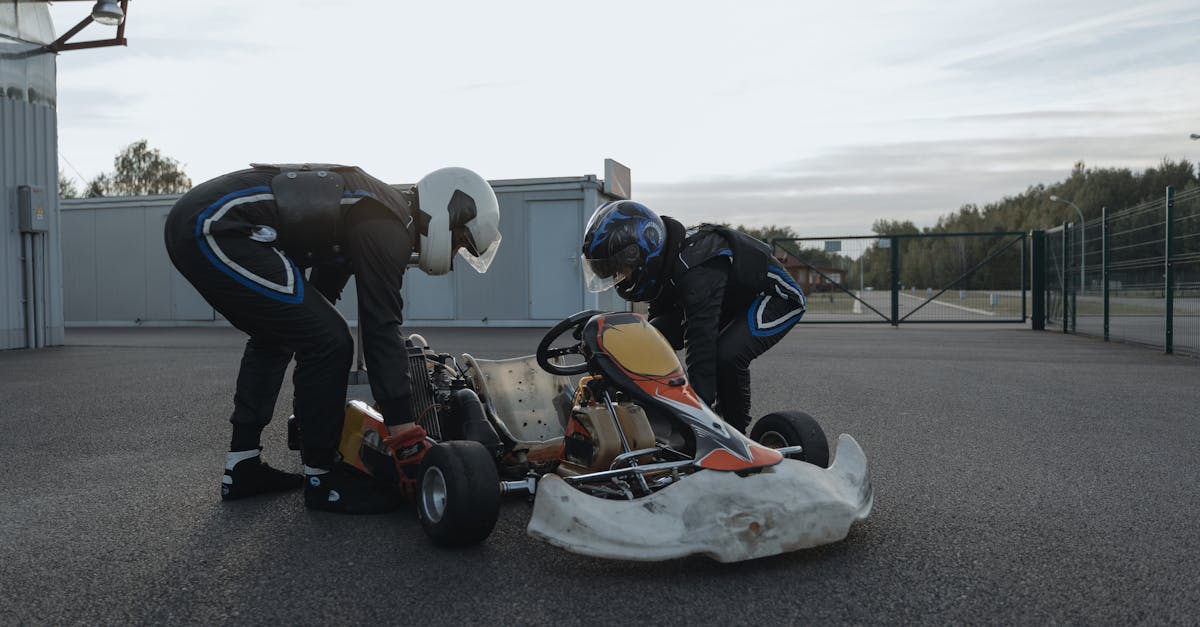 découvrez le karting, une activité passionnante à vivre en famille ou entre amis. ressentez l'adrénaline sur la piste et perfectionnez vos compétences de pilotage dans des circuits adaptés à tous les niveaux. rejoignez-nous pour une expérience inoubliable!