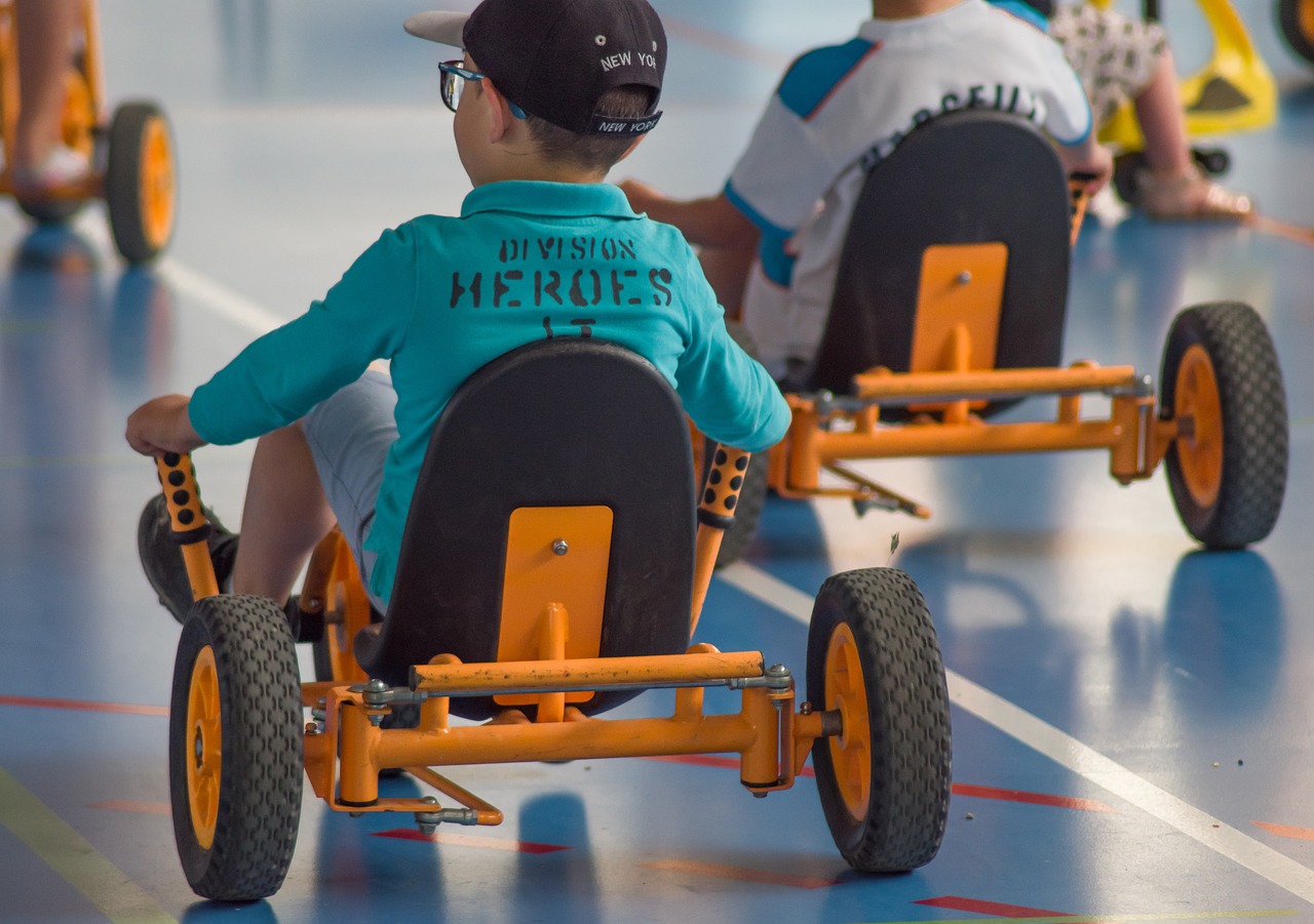 découvrez l'excitation des célébrations de karting ! que ce soit pour un anniversaire, un événement d'entreprise ou une journée entre amis, vivez des moments inoubliables en circuit. réservez dès maintenant votre expérience unique et plongez dans l'adrénaline des courses en karting.
