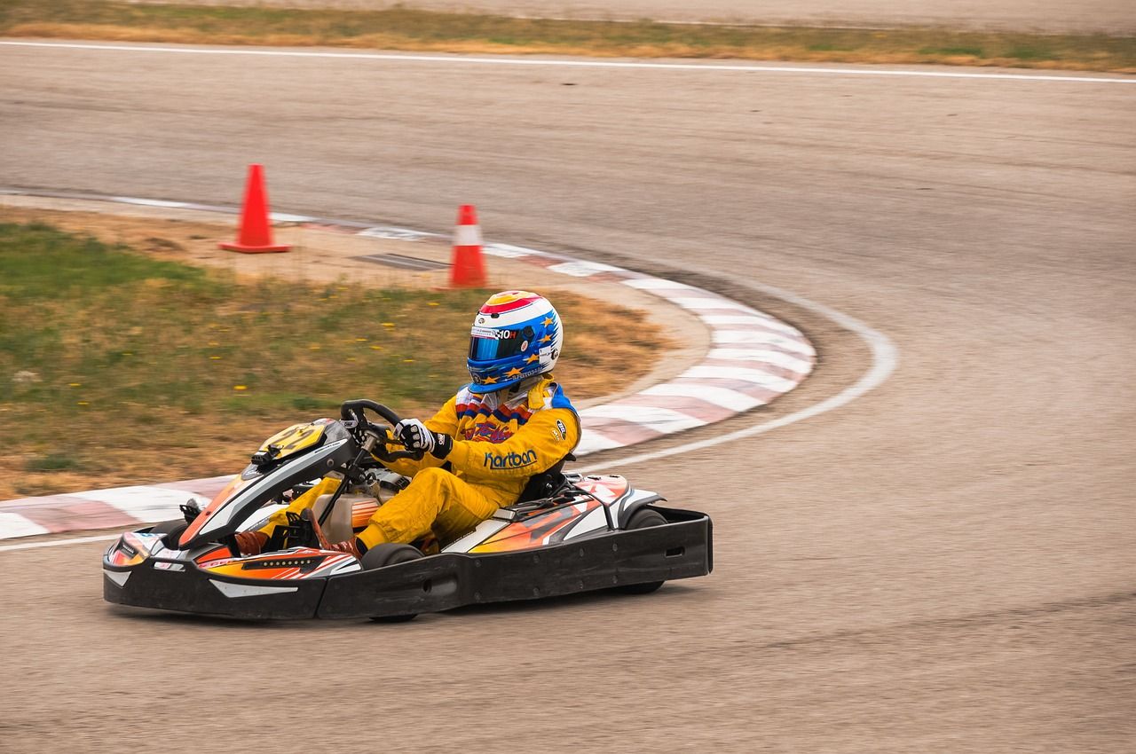 découvrez l'univers palpitant du karting ! que vous soyez novice ou pilote expérimenté, vivez des sensations fortes sur des pistes adaptées à tous les niveaux. partagez des moments inoubliables en famille ou entre amis et laissez libre cours à votre esprit de compétition.