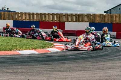 Les meilleurs partenaires pour votre expérience en karting
