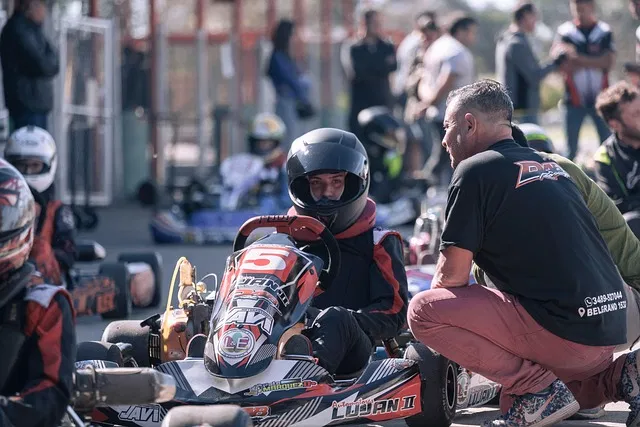 Astuces pour débuter en karting : apprendre à piloter efficacement