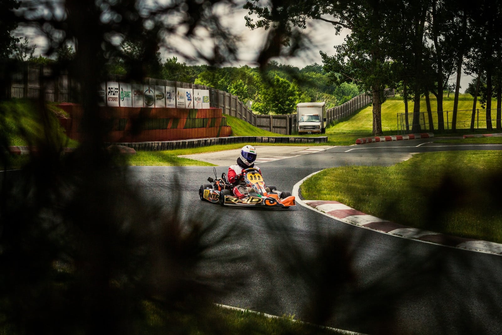 Les bases essentielles pour piloter un karting avec succès