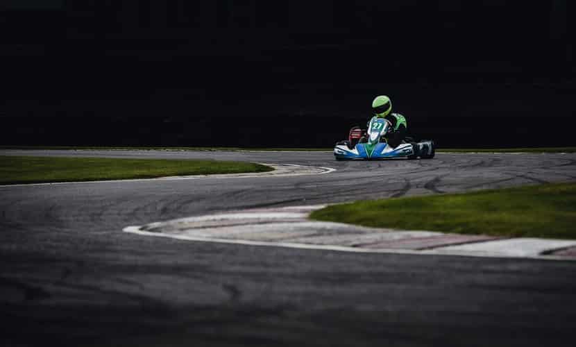 5 façons garanties d’accélérer votre temps sur la piste de karting