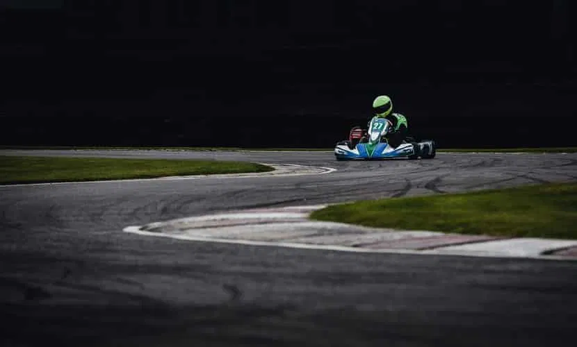5 façons garanties d’accélérer votre temps sur la piste de karting