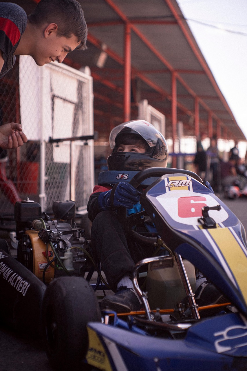 Comment débuter le karting : guide pratique pour les novices en 2025