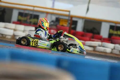 7 conseils pour aller plus vite en karting indoor