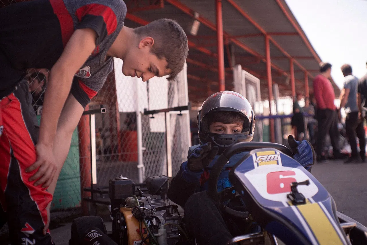 Comment progresser en karting : conseils et astuces pour débutants en 2025
