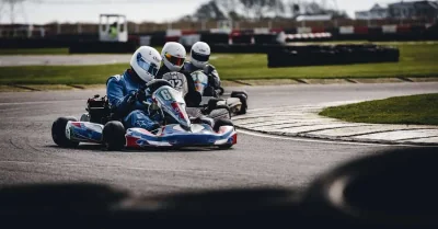 Initiation au karting : les bases pour bien commencer