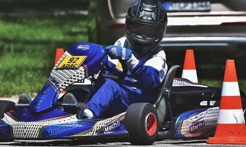 Faut-il préférer un karting à propulsion ou à traction ?