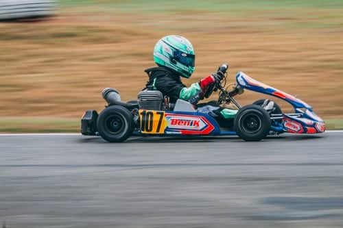 Comment utiliser les freins pour conduire plus vite en karting ?