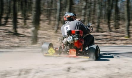 découvrez notre moteur de karting performant, conçu pour offrir une expérience de conduite inégalée sur la piste. idéal pour les passionnés de vitesse et de sensations fortes, notre moteur garantit puissance, réactivité et fiabilité. optimisez votre performance en karting avec notre technologie avancée.