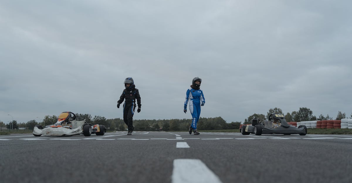 découvrez l'univers palpitant du karting ! que vous soyez débutant ou pilote aguerri, vivez des sensations uniques sur la piste. des compétitions aux sessions de loisir, le karting offre une expérience inoubliable pour les amateurs de vitesse et d'adrénaline. rejoignez-nous pour des moments de fun entre amis ou en famille !