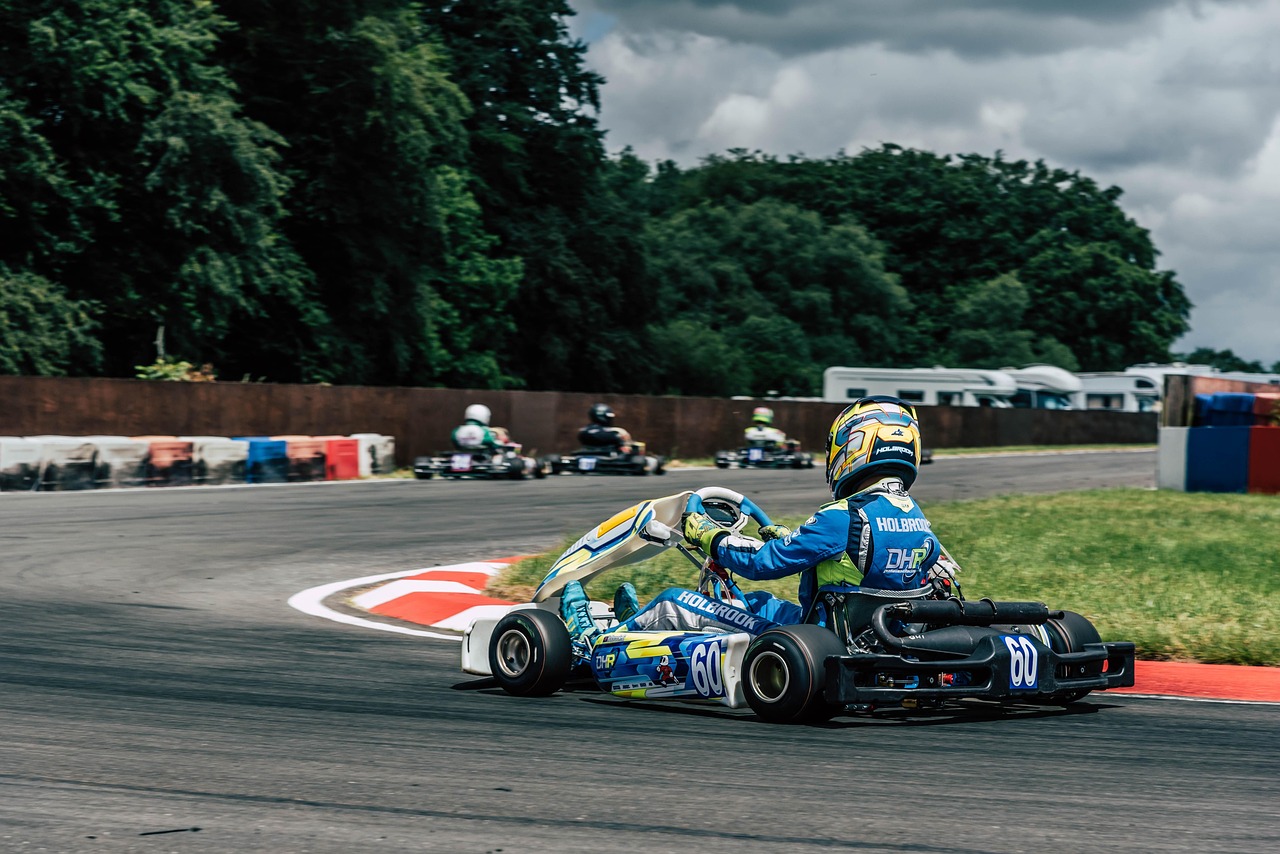 découvrez le plaisir du karting : sensations fortes, compétition et amusement garantis sur nos pistes adaptées à tous les niveaux. réservez votre course dès maintenant et vivez une expérience inoubliable entre amis ou en famille !