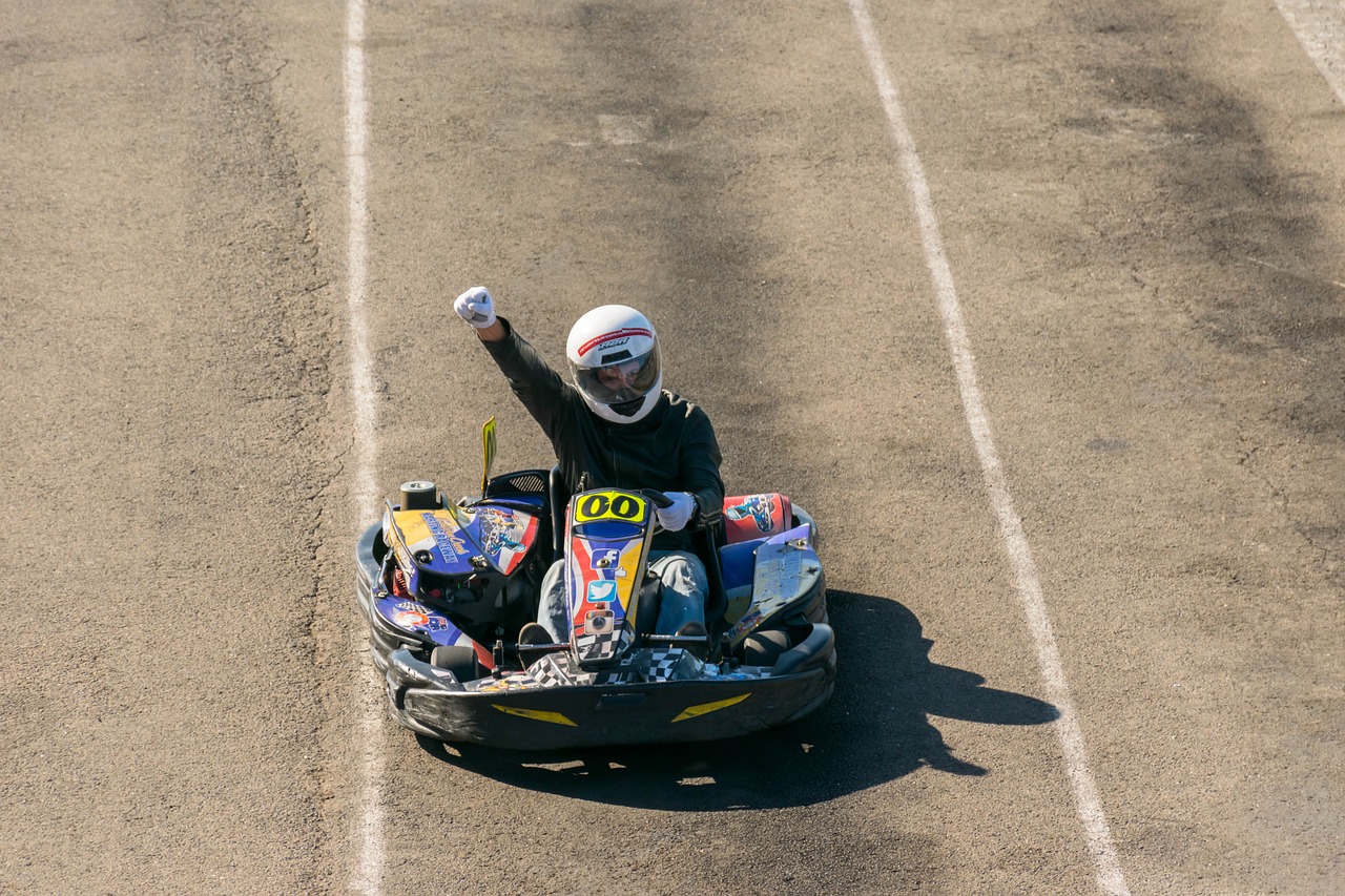 découvrez l'adrénaline du karting, une expérience de course palpitante pour tous les âges. que vous soyez débutant ou pilote aguerri, vivez des moments inoubliables sur la piste avec des karts performants et des circuits variés. réveillez le champion qui est en vous!