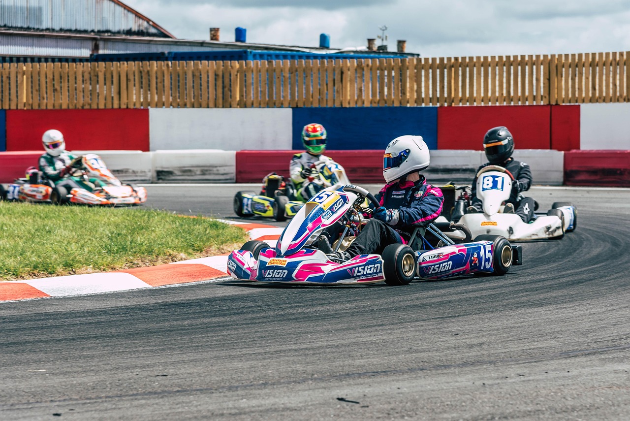 découvrez l'univers palpitant des compétiteurs de karting, où la vitesse et le talent se rencontrent sur des pistes emblématiques. plongez dans la passion de la course, les stratégies de compétition et les défis relevés par les pilotes. que vous soyez un amateur ou un passionné, explorez les coulisses des courses de karting et laissez-vous emporter par l'adrénaline!