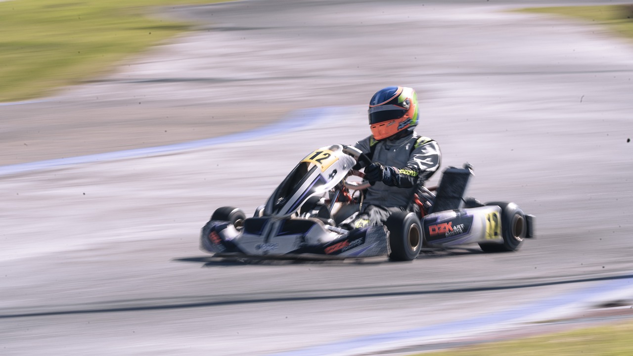 découvrez l'univers palpitant du karting, une activité sportive et récréative pour tous les âges. que vous soyez débutant ou pilote confirmé, vivez des sensations fortes sur piste et participez à des courses endiablées entre amis ou en famille. rejoignez-nous pour des moments inoubliables dans cet espace dédié aux passionnés de vitesse et d'adrénaline.