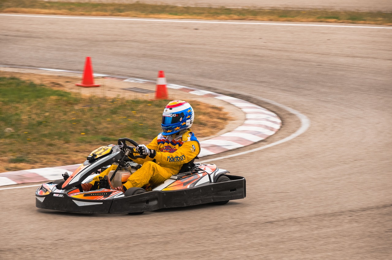 découvrez l'univers palpitant du karting ! que vous soyez novice ou pilote expérimenté, vivez des sensations fortes sur des pistes adaptées à tous les niveaux. partagez des moments inoubliables en famille ou entre amis et laissez libre cours à votre esprit de compétition.