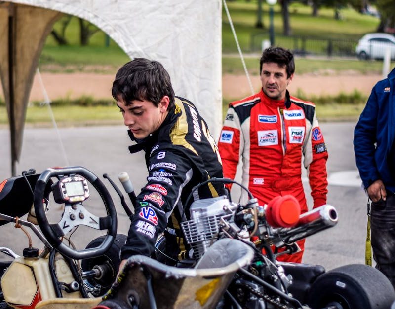 découvrez l'univers palpitant du karting ! que vous soyez débutant ou pilote aguerri, vivez des moments de vitesse intense sur des pistes époustouflantes. rejoignez-nous pour des sessions de karting inoubliables en famille ou entre amis !
