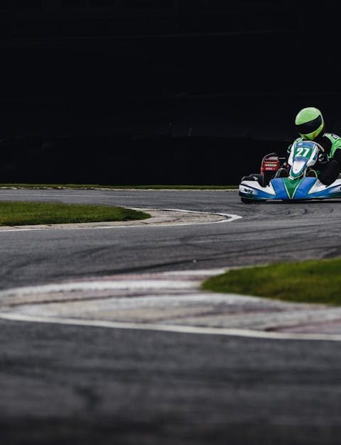 découvrez l'univers passionnant du karting, une activité palpitante qui allie vitesse, adrénaline et compétitivité. que vous soyez débutant ou pilote expérimenté, vivez des moments inoubliables sur nos pistes adaptées à tous les niveaux. rejoignez-nous pour une expérience de karting unique et fun!