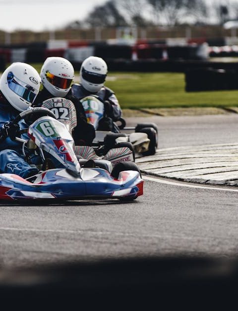 découvrez l'univers palpitant du karting ! que vous soyez débutant ou pilote confirmé, vivez des sensations fortes sur des pistes adaptées à tous. participez à des courses endiablées, améliorez vos compétences et partagez des moments inoubliables avec vos amis. réservez dès maintenant votre session de karting et laissez l'adrénaline vous enivrer !