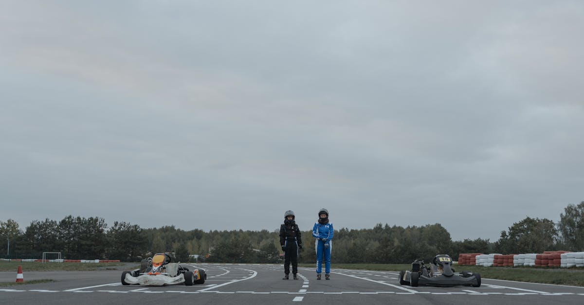 découvrez notre gamme complète d'équipements de karting, adaptée aux pilotes de tous niveaux. que vous soyez débutant ou expert, trouvez les casques, combinaisons et accessoires indispensables pour profiter pleinement de votre passion pour la vitesse.