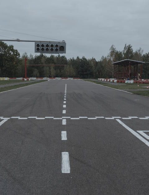 découvrez l'adrénaline du karting ! que vous soyez débutant ou pilote aguerri, vivez des moments palpitants sur nos circuits adaptés à tous les niveaux. réservez votre session dès maintenant et défiez vos amis dans une course inoubliable !