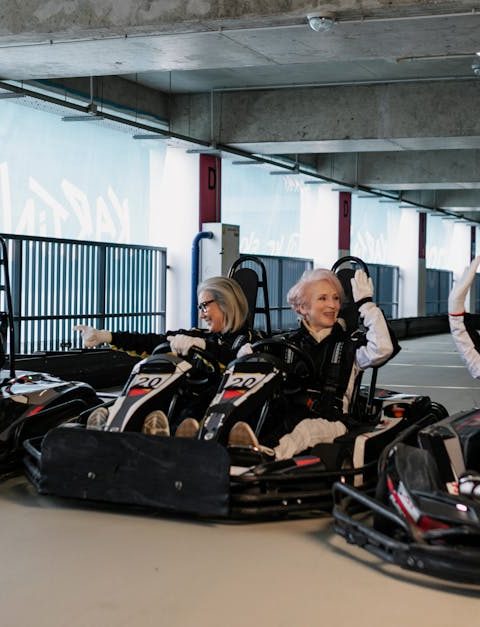 découvrez l'univers passionnant du karting ! que vous soyez débutant ou pilote aguerri, frappez la piste et ressentez l'adrénaline de la vitesse. rejoignez-nous pour des compétitions palpitantes, des sessions d'entraînement et des moments inoubliables entre amis ou en famille.
