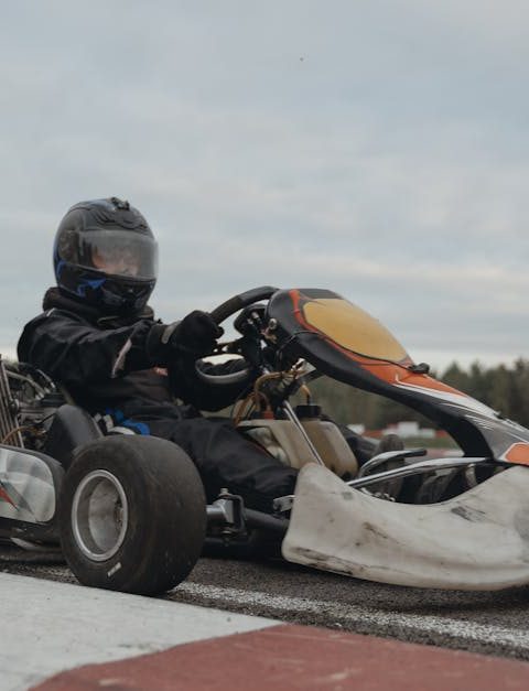 découvrez les meilleurs circuits de karting en france pour des moments de vitesse et d'adrénaline inoubliables. que vous soyez débutant ou pilote aguerri, trouvez le circuit qui vous convient et vivez des courses palpitantes entre amis ou en famille.