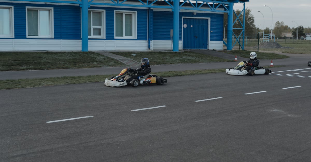 découvrez l'adrénaline du go-karting ! que vous soyez débutant ou pilote confirmé, notre circuit vous offre une expérience inoubliable. dévalez les virages, sentez la vitesse et défiez vos amis dans un cadre sécurisé et amusant. réservez votre course dès maintenant !