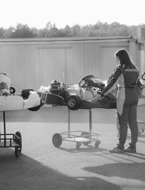 venez vivre une expérience palpitante de go-karting ! que vous soyez débutant ou pilote chevronné, nos pistes adaptées à tous les niveaux vous attendent pour des sensations fortes. réservez dès maintenant et rejoignez-nous pour des courses inoubliables entre amis ou en famille.