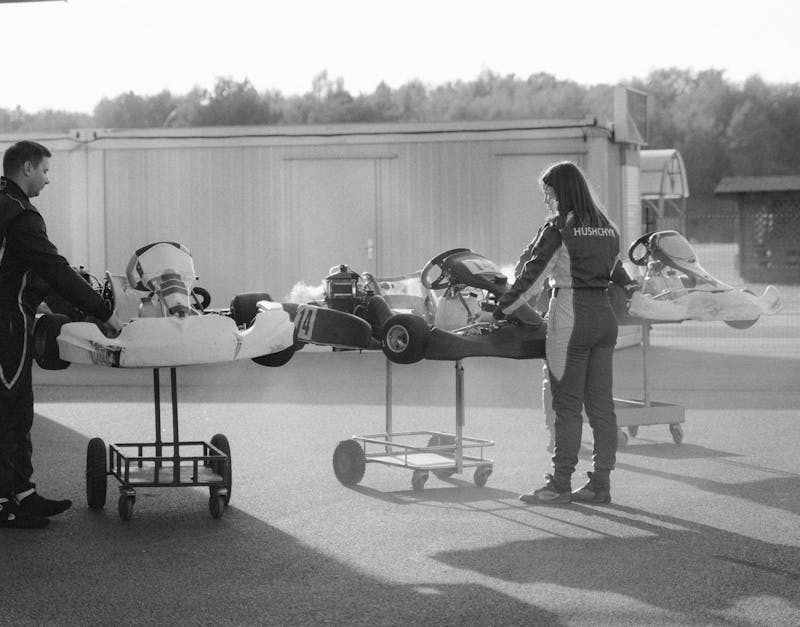 venez vivre une expérience palpitante de go-karting ! que vous soyez débutant ou pilote chevronné, nos pistes adaptées à tous les niveaux vous attendent pour des sensations fortes. réservez dès maintenant et rejoignez-nous pour des courses inoubliables entre amis ou en famille.