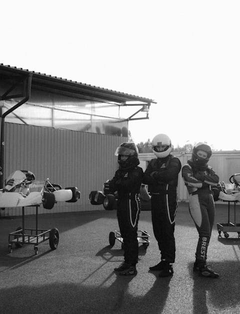 découvrez l'univers passionnant du karting : sensations fortes, compétitions palpitantes et moments de convivialité en famille ou entre amis. que vous soyez débutant ou pilote aguerri, vivez une expérience inoubliable sur les pistes de karting.