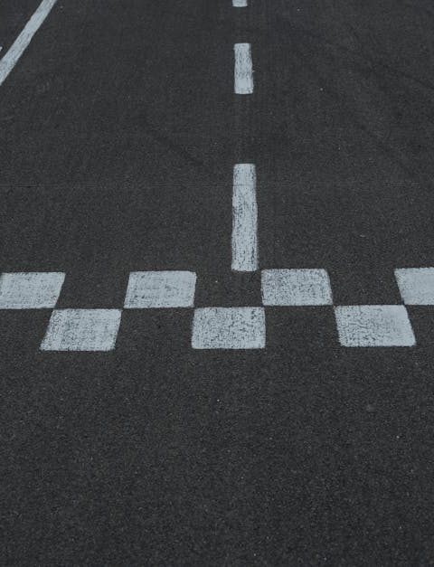 découvrez le karting, une activité passionnante alliant vitesse et adrénaline sur des circuits dédiés. que vous soyez un pilote débutant ou un expert, vivez des moments inoubliables entre amis ou en famille. réservez votre session dès maintenant et lancez-vous dans l'aventure !