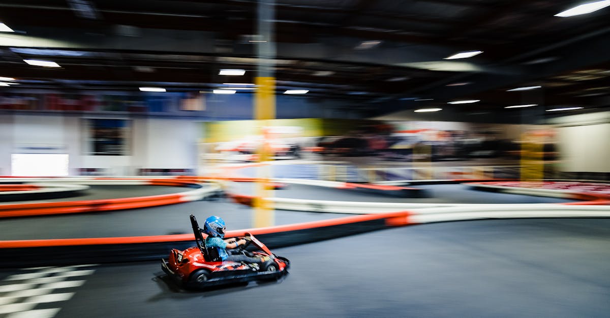 découvrez le plaisir de la course avec notre indoor karting : sensations fortes, sécurité optimale et divertissement garanti pour tous, débutants comme passionnés !