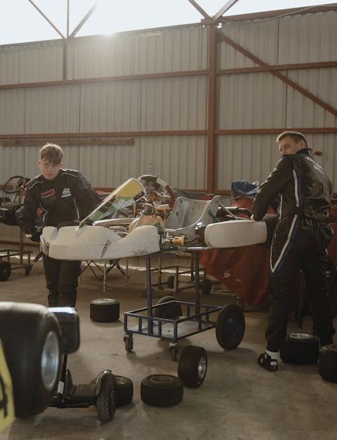 vivez des sensations fortes avec l’indoor karting ! profitez d’une expérience unique de course en intérieur, idéale pour tous les âges et niveaux. réservez dès maintenant pour un moment fun entre amis, famille ou collègues.