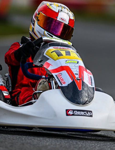 découvrez tout l’univers du karting : conseils pour débutants, astuces pour progresser, actualités des circuits et comparatifs des meilleurs karts pour vivre des sensations fortes en toute sécurité.