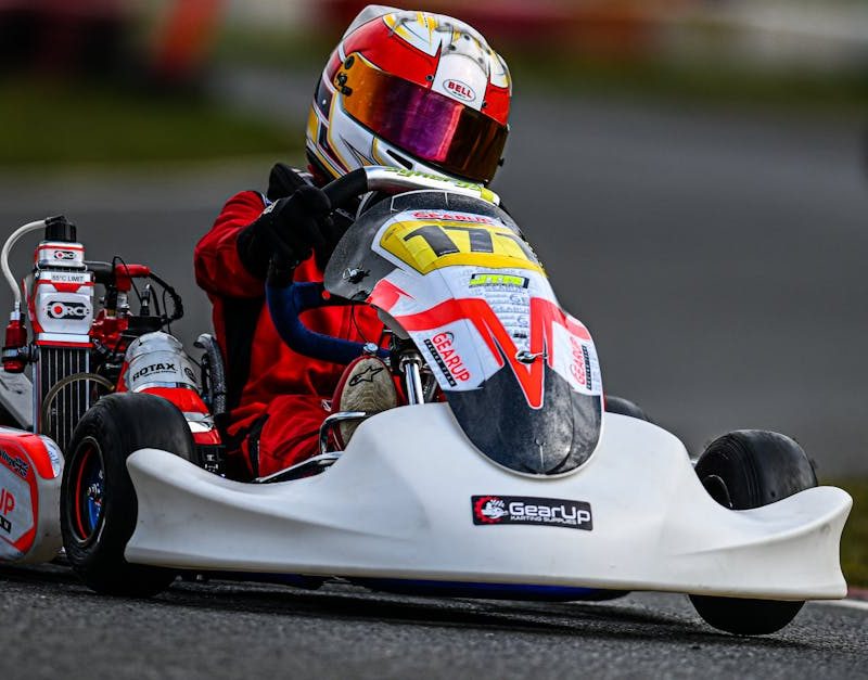 découvrez tout l’univers du karting : conseils pour débutants, astuces pour progresser, actualités des circuits et comparatifs des meilleurs karts pour vivre des sensations fortes en toute sécurité.