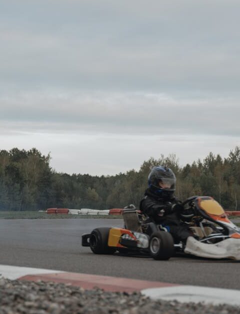 découvrez l'univers passionnant des go-karts : conseils d'achat, sécurité, entretien et meilleures pratiques pour profiter pleinement de la conduite de karting, que vous soyez débutant ou passionné.