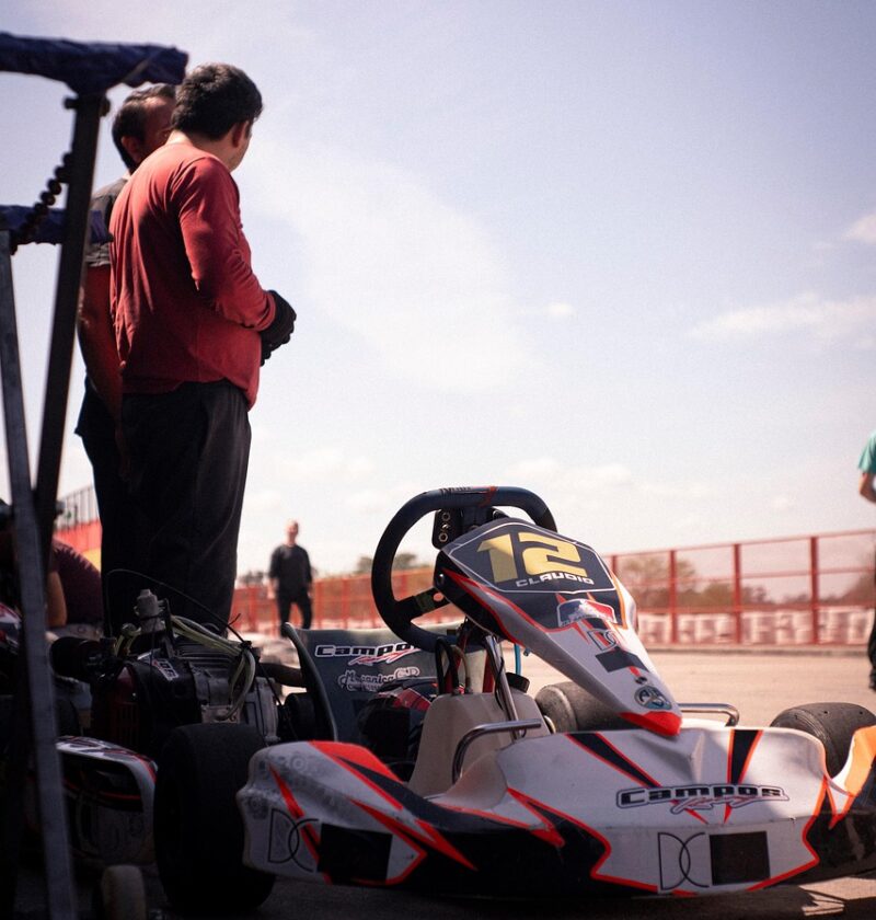 découvrez les réglages essentiels pour améliorer vos performances en karting, optimiser la vitesse et maîtriser la conduite sur circuit.