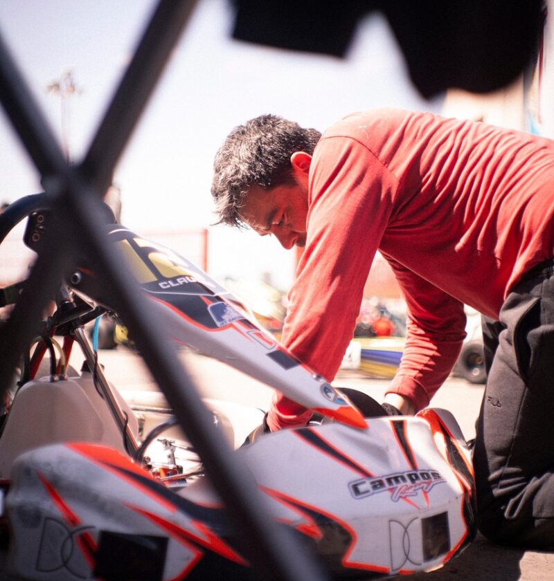 découvrez notre programme de karting training pour améliorer vos compétences de pilotage, quel que soit votre niveau. entraînez-vous avec des professionnels et vivez une expérience unique sur circuit.
