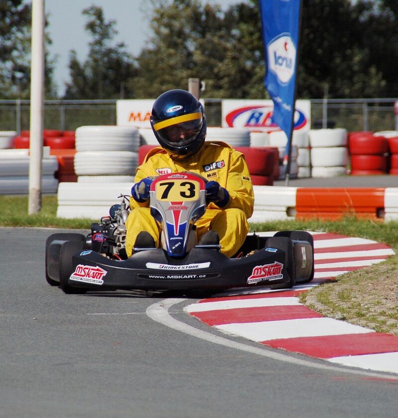 découvrez l'excitation du go-karting, une activité divertissante idéale pour petits et grands, alliant vitesse, adrénaline et plaisir en toute sécurité.